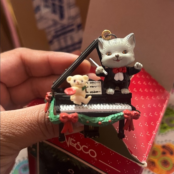 Enesco #582107 Holiday Mew-sic Cat and Piano Hanging Ornament 1993 Jabberwocky - Picture 2 of 4